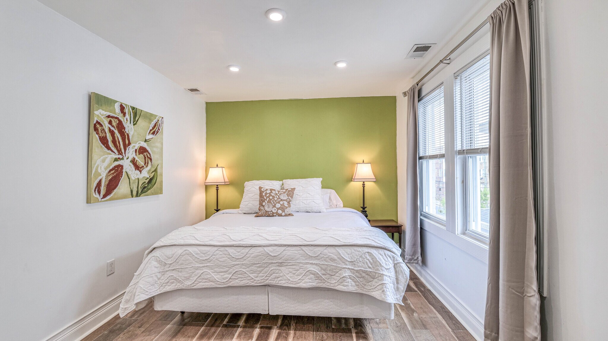 Building Photo - 14 N Vassar Sq