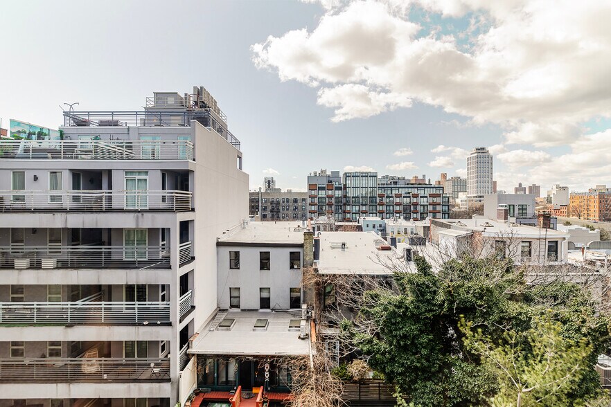 Building Photo - 130 Hope St