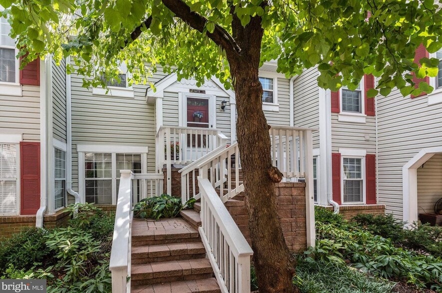 Front entry - 2925 S Woodstock St