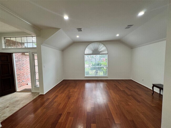 Building Photo - 1718 Berkoff Dr