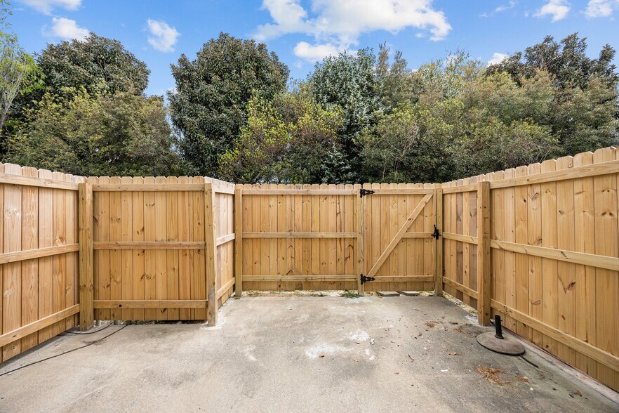 Building Photo - 3809 E Vancroft Cir