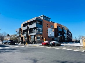 Building Photo - 1106 S Highland St