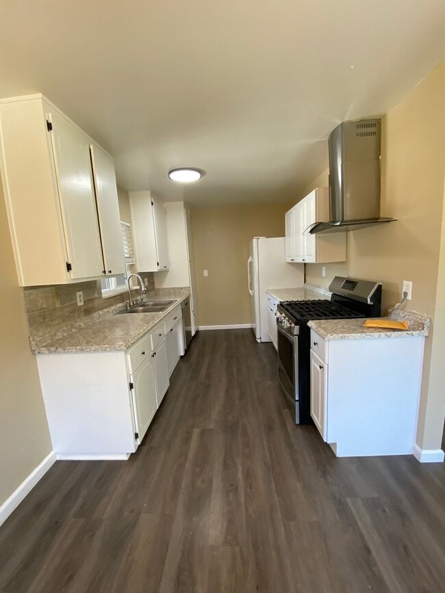 Building Photo - Updated Single Story Home Located in Orcutt with easy access to VSFB/Highway 135