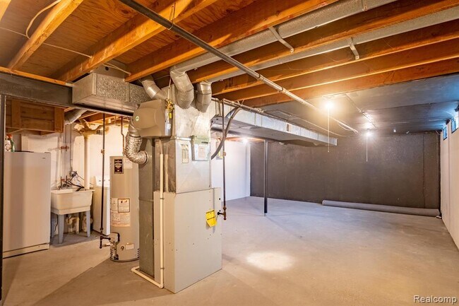 Building Photo - 35243 Turner Dr