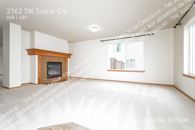 Building Photo - 2362 SW Siskin Cir