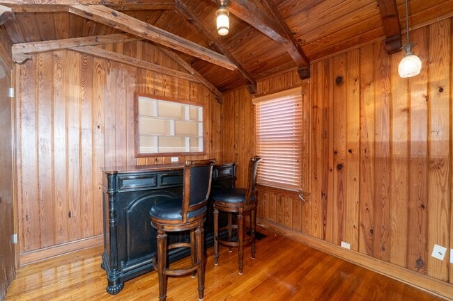 Building Photo - Davis Shores 3/2 Single Family Home