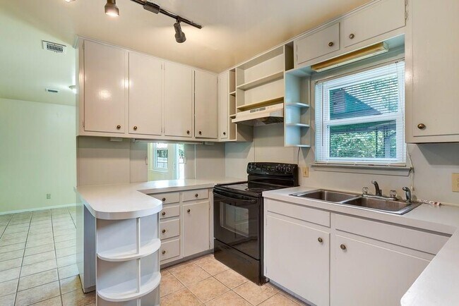 Building Photo - 1703 Rockbridge Ter