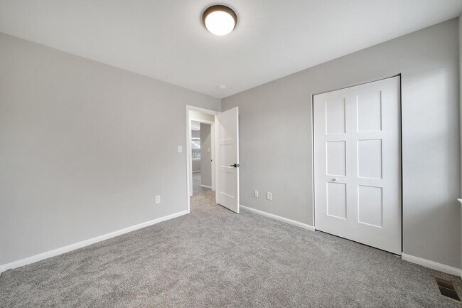 Building Photo - Lovely 3 Bed 2.5 Bath Home!