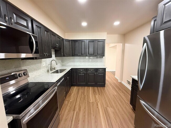 Building Photo - 27633 Echo Valley E