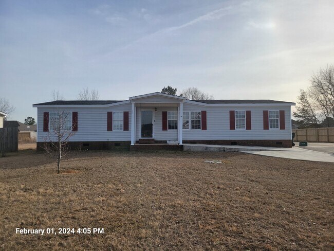Primary Photo - Charming 4 Bedroom Manufactured Home in Ka...