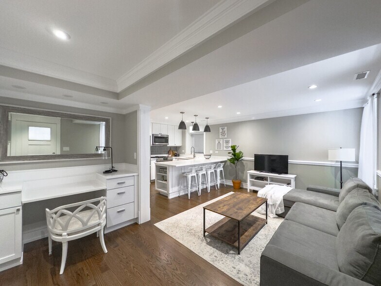 Building Photo - 3453 N Hoyne Ave