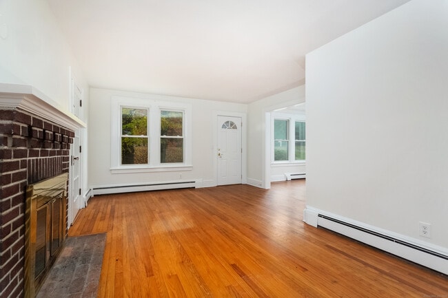 Building Photo - 31 Hillandale Rd