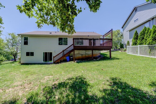 Building Photo - 650 Top Notch Ln