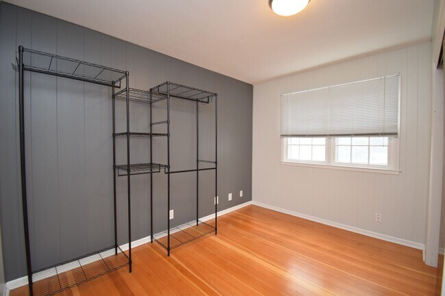 Building Photo - 5806 Highland Dr