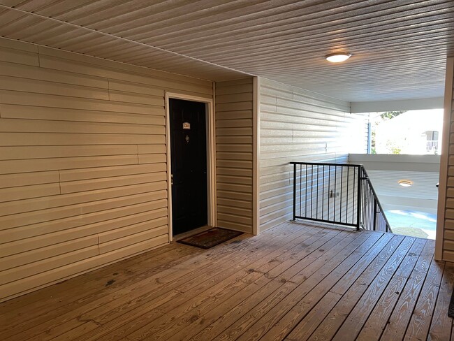 Building Photo - Two bedroom two bath second floor unit