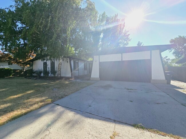Building Photo - 8570 Harvard Park Dr