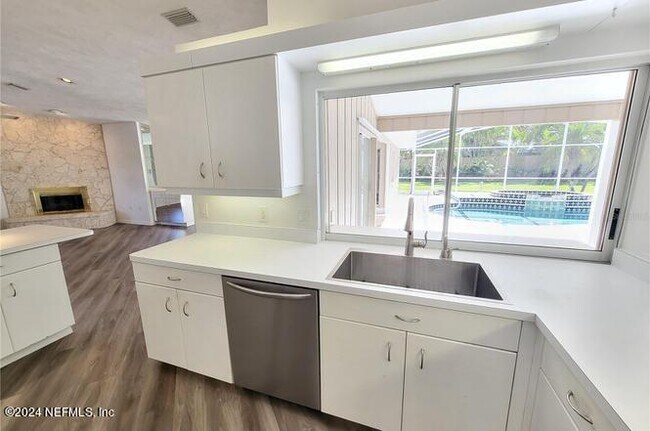 Building Photo - 405 Waterside Ln