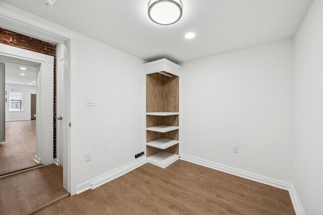 Building Photo - 2550 N Sartain St
