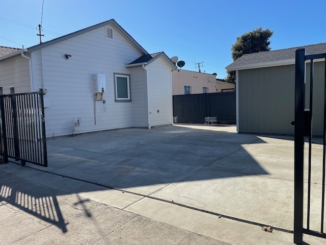 Building Photo - 6725 Avenal Ave