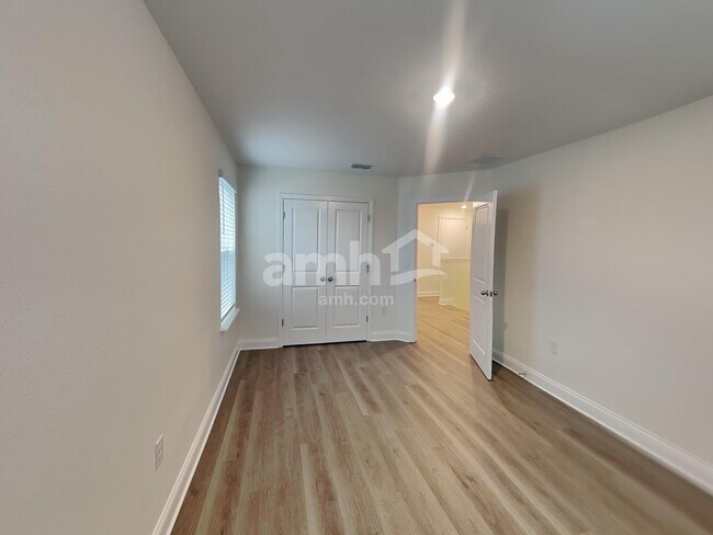 Building Photo - 3771 Lk Blf Lp