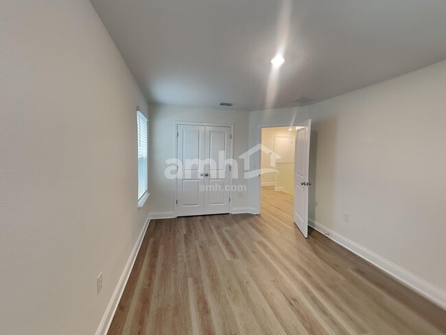 Building Photo - 5949 Pinewood Ests Dr