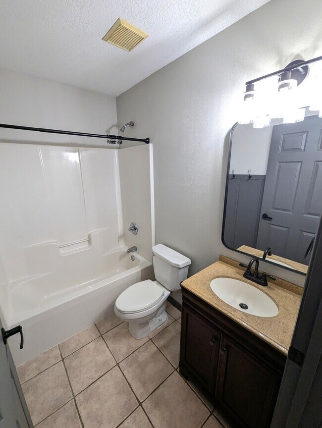 Building Photo - 1909 Sunrise Dr