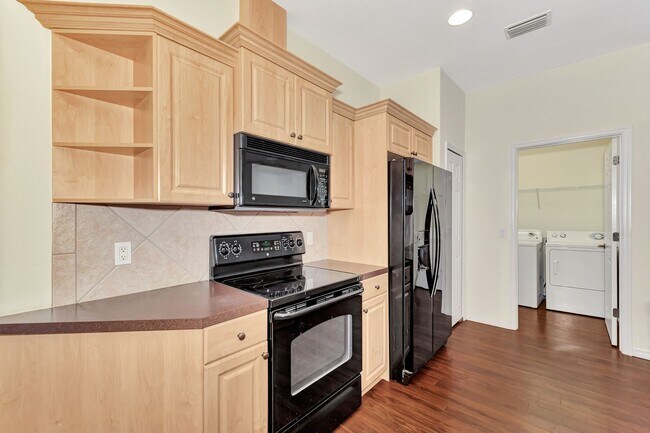 Building Photo - Living Large at a Beautiful 3/2 in Northport