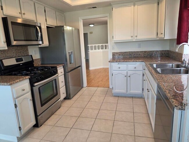 Building Photo - 27875 Avenida Armijo