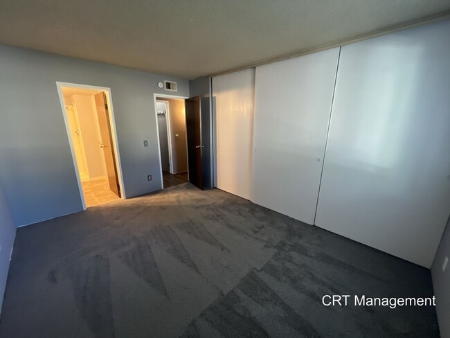 Building Photo - Spacious 2 Bed, 2 Bath Condo – Prime Lowry Location!