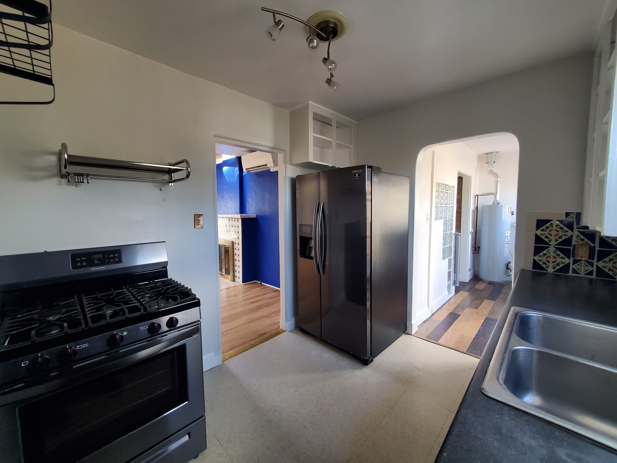 Kitchen - 4500 Jupiter St NW