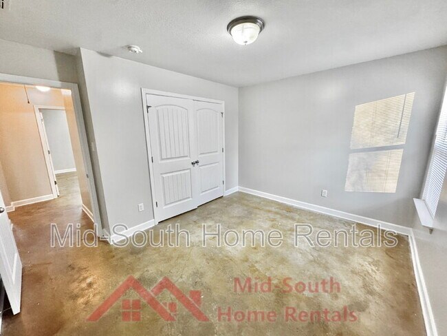 Building Photo - 3915 Jordan View Dr