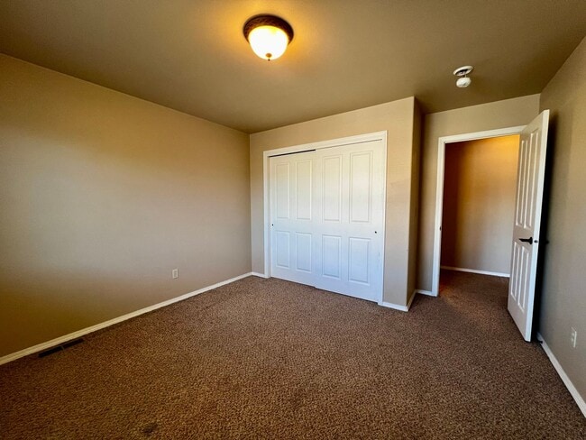 Building Photo - 636 S 36th Ave
