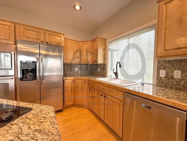 Building Photo - Elegant and Spacious Home