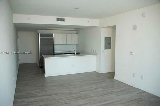 Building Photo - 1100S S Miami Ave