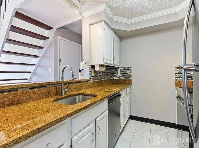 Building Photo - 1010 Aspen Dr