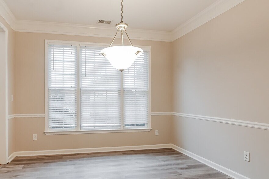 Building Photo - 990 Amberton Ln