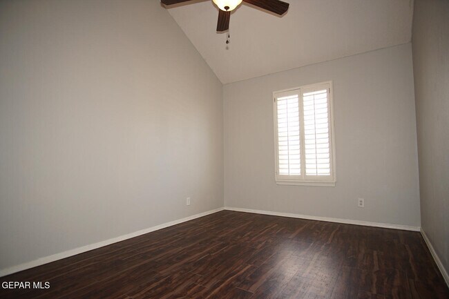 Building Photo - 10932 Acoma St