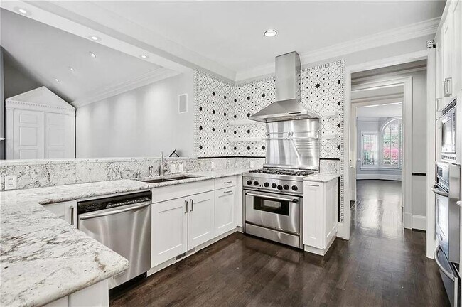 Building Photo - 460 Ivy Park Ln NE