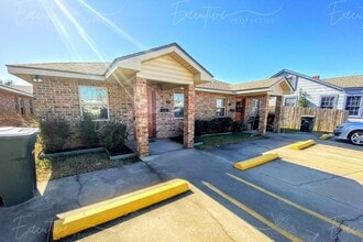 Building Photo - 2BR/2BA Duplex Near McNeese | W/D Included | Built-In Workspace