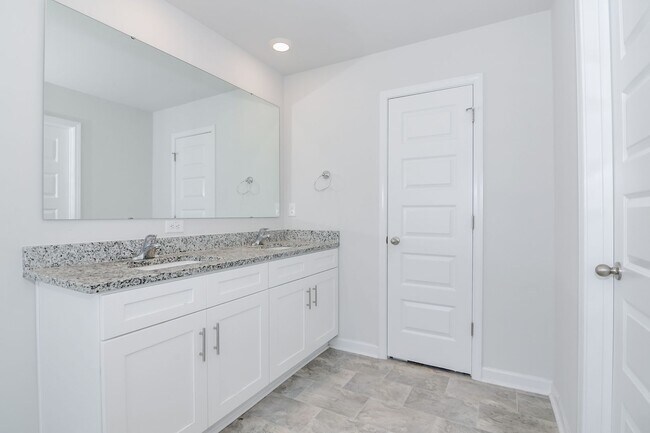 Building Photo - 4 Bedroom 3 Bathroom Two Story Home