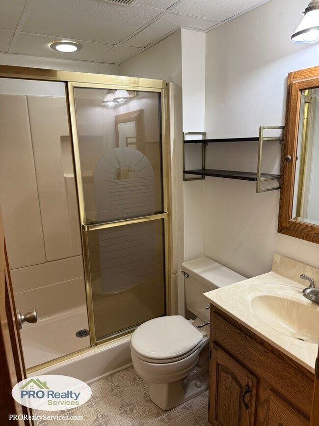 Building Photo - 3 Bedroom Home in Shoreview