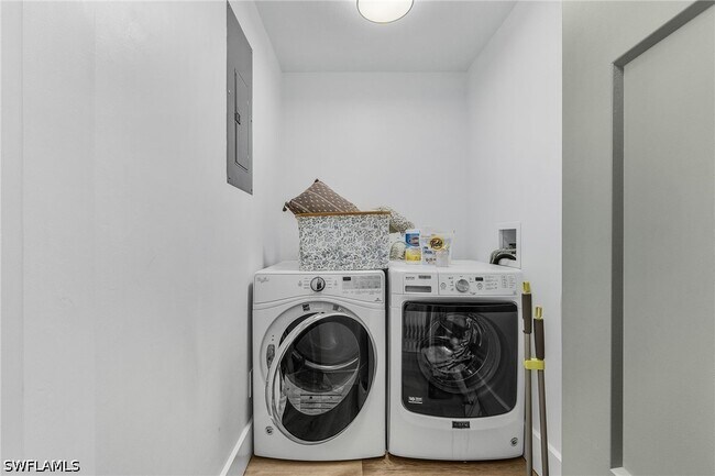 Building Photo - 6155 Standing Oaks Ln