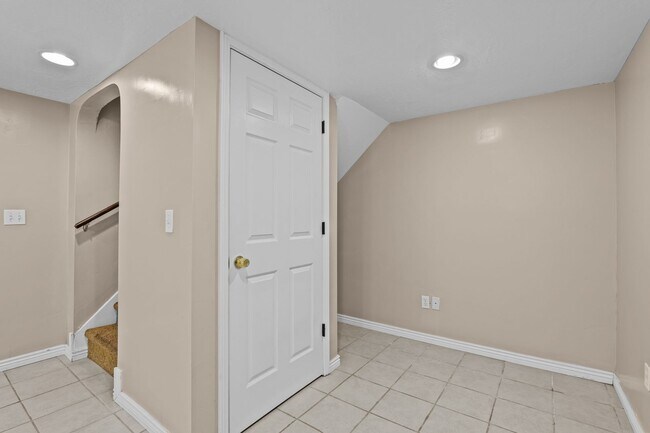 Building Photo - 137 E 600 N