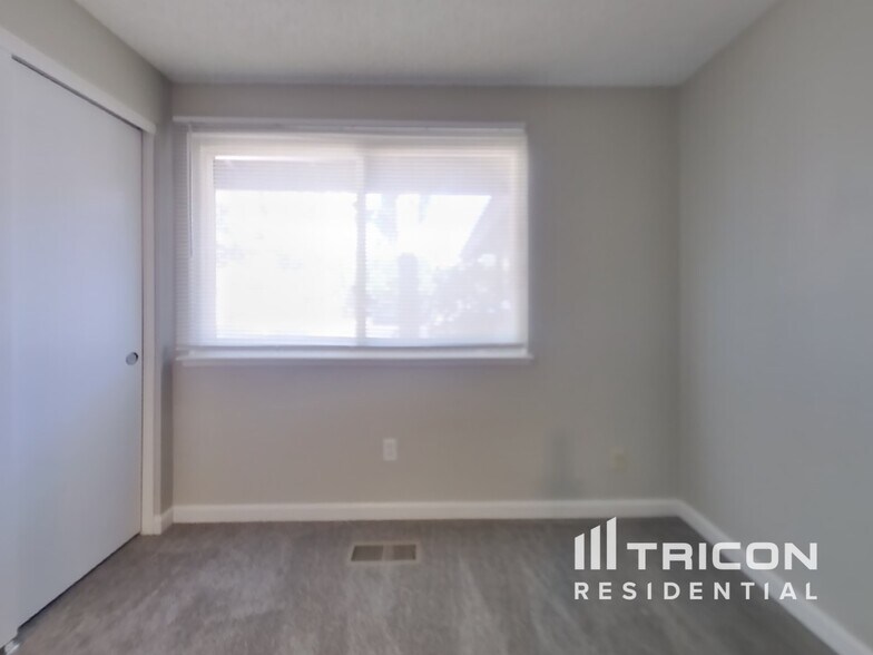 Building Photo - 827 Glen Martin Dr