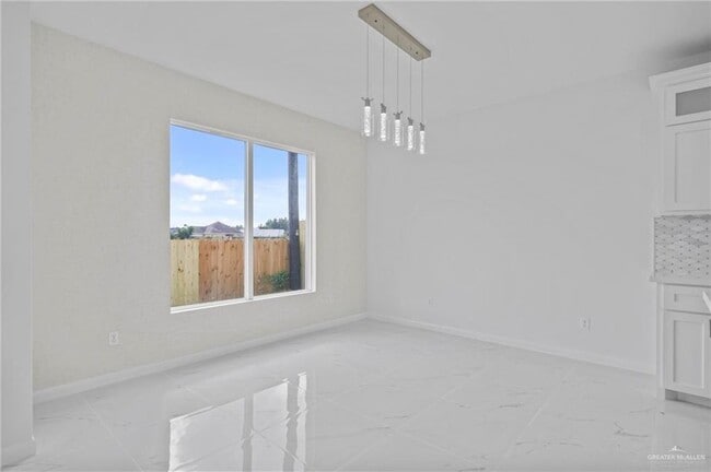 Building Photo - 17 E St