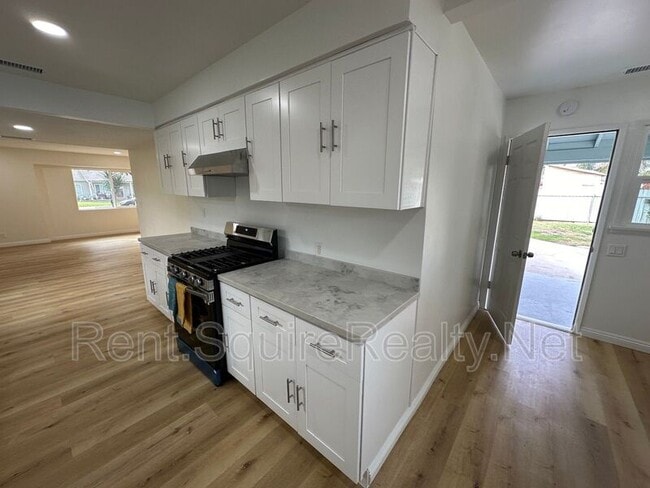 Building Photo - 747 E Benbow St