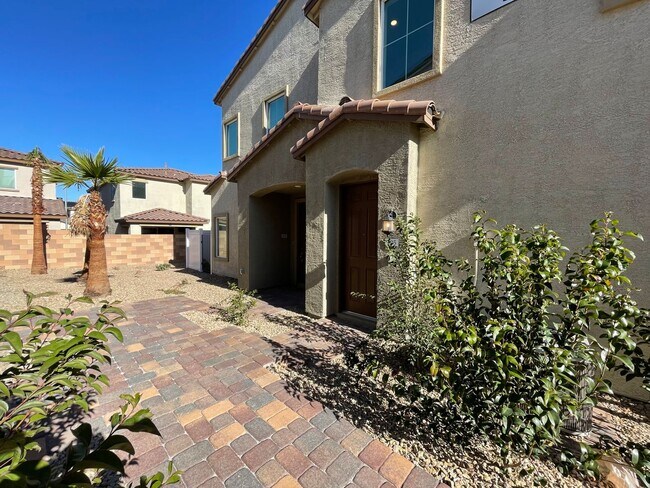 Building Photo - GATED 2 BED 2.5 BATH 2 CAR GARAGE 2 FLOOR TOWNHOUSE IN HENDERSON