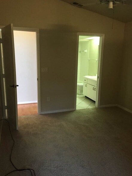Building Photo - 13247 Whitehaven Ln