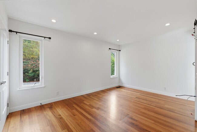 Building Photo - Exceptional Home in the Back of the Valley, Pacifica