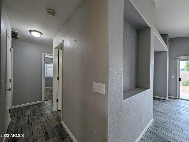 Building Photo - 9318 W Brown St